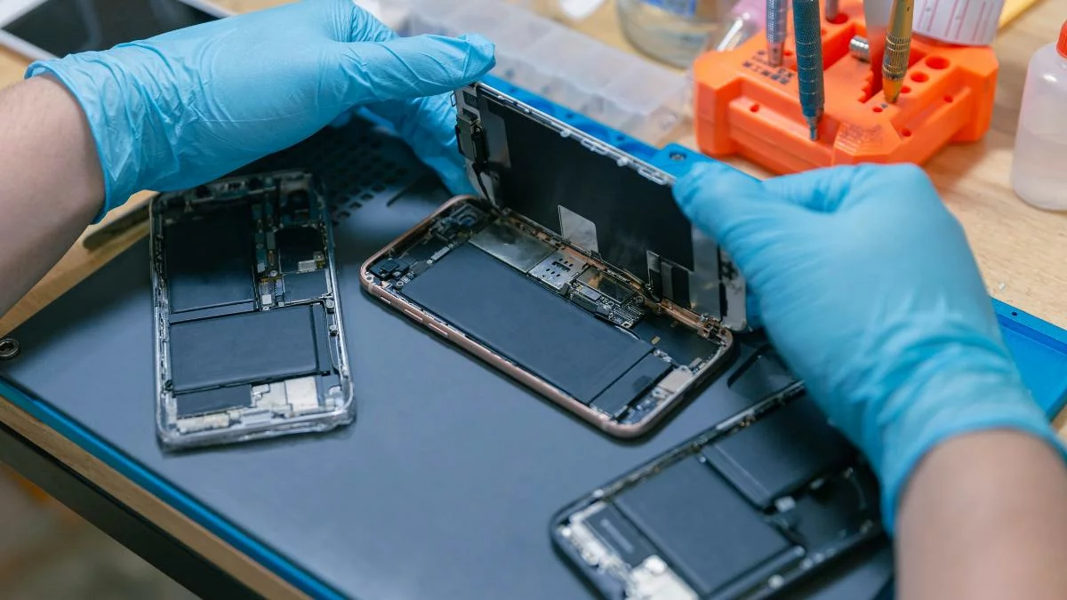 Flawless Screen Replacements & Battery Upgrades